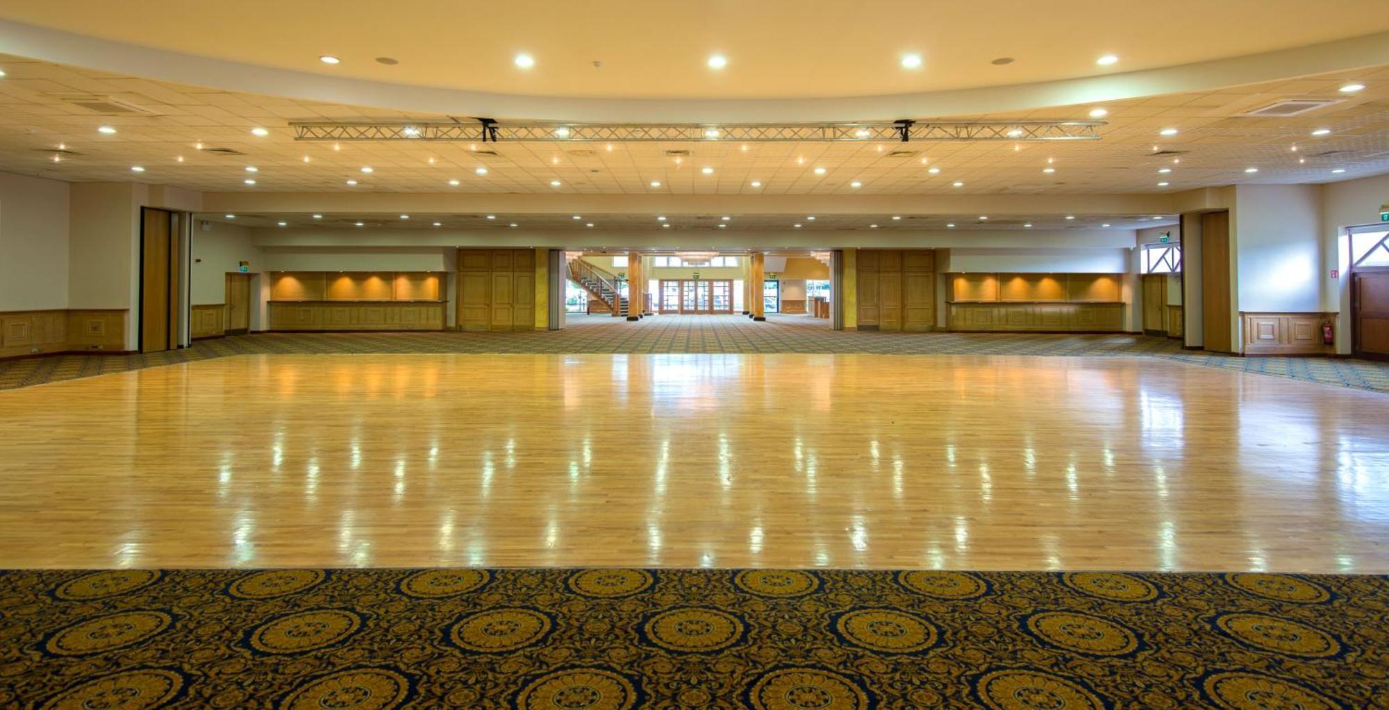 Brandon Hotel Conference & Leisure Centre Тралі Екстер'єр фото